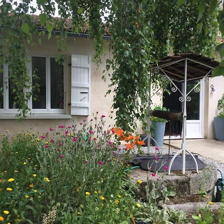 Le Gite Du Petit Renard: A Tranquil Gite With Pool Oradour-Saint-Genest Bagian luar foto