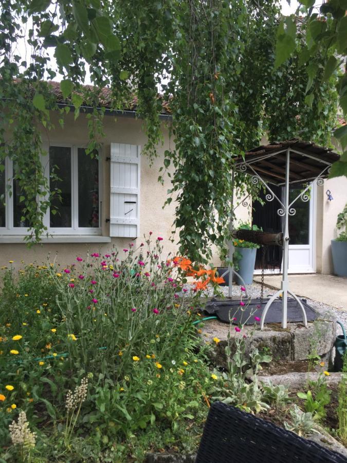 Le Gite Du Petit Renard: A Tranquil Gite With Pool Oradour-Saint-Genest Bagian luar foto